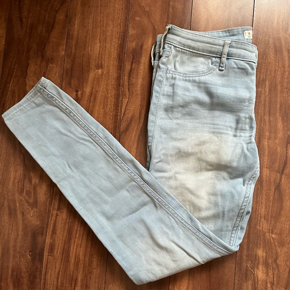 Light washed skinny jeans
